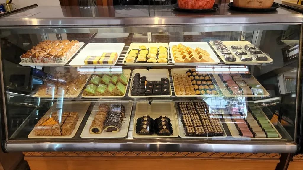 5 Kafe Legendaris di Jalan Braga yang Wajib Anda Kunjungi
